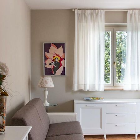 2-Bedroom Apt, With Balcony & Aircondition - 50 M From The Beach Marina di Pietrasanta Bagian luar foto