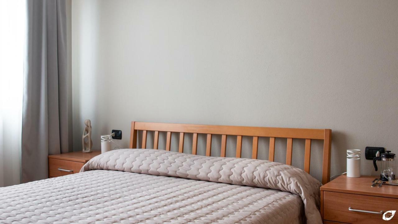2-Bedroom Apt, With Balcony & Aircondition - 50 M From The Beach Marina di Pietrasanta Bagian luar foto