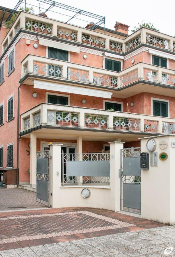 2-Bedroom Apt, With Balcony & Aircondition - 50 M From The Beach Marina di Pietrasanta Bagian luar foto