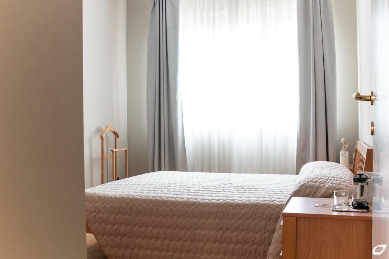 2-Bedroom Apt, With Balcony & Aircondition - 50 M From The Beach Marina di Pietrasanta Bagian luar foto